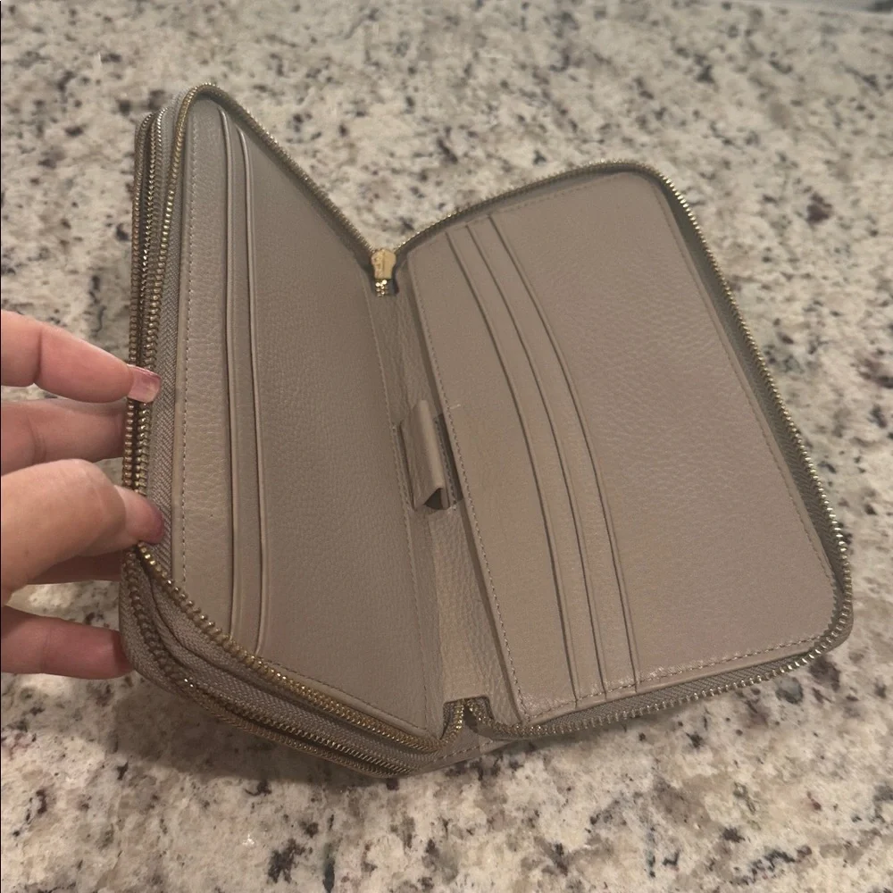 Tory Burch Beige Leather clutch